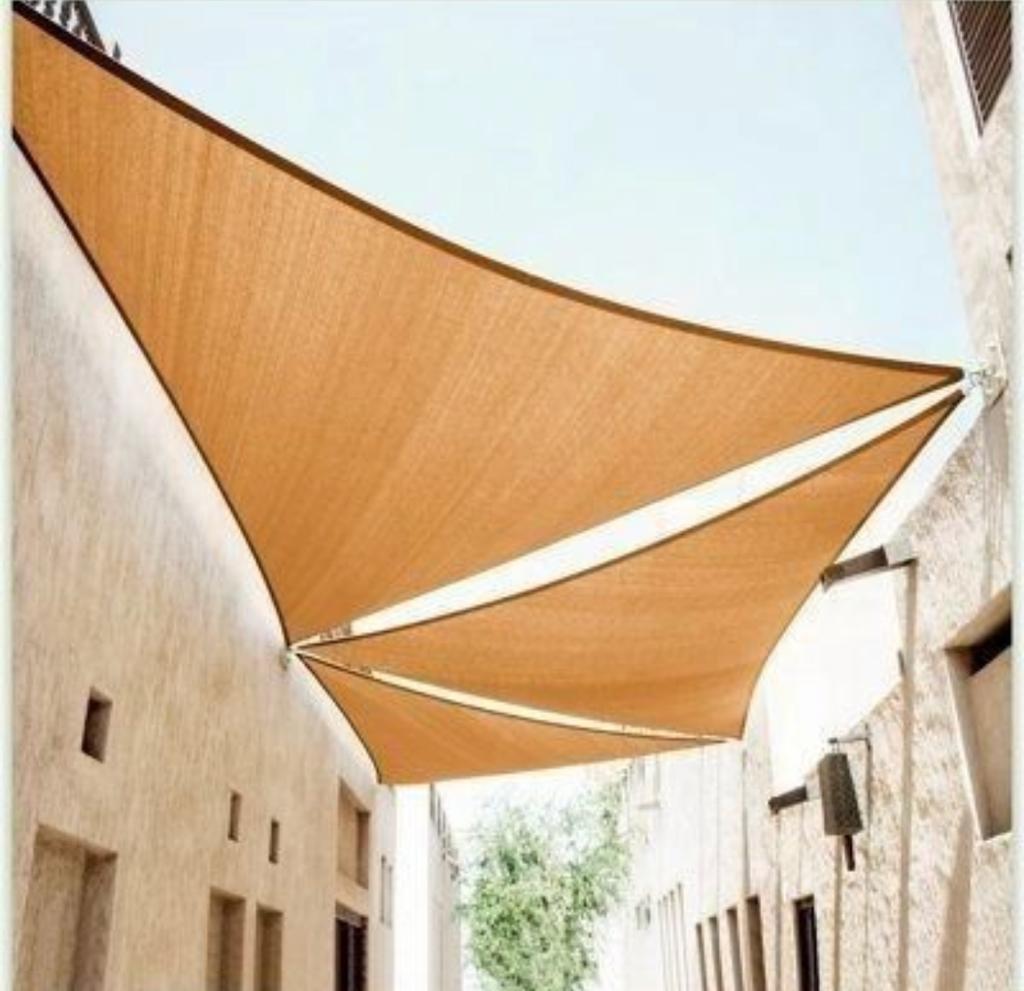 عرض خاص على مظلات السيارات
